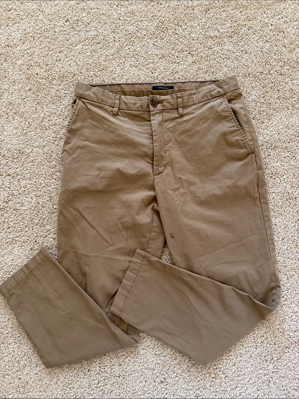 Banana Republic Men’s Chinos in Khaki Tan